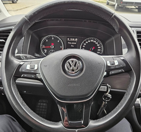 Volkswagen Multivan cena 138000 przebieg: 147000, rok produkcji 2016 z Debrzno małe 742